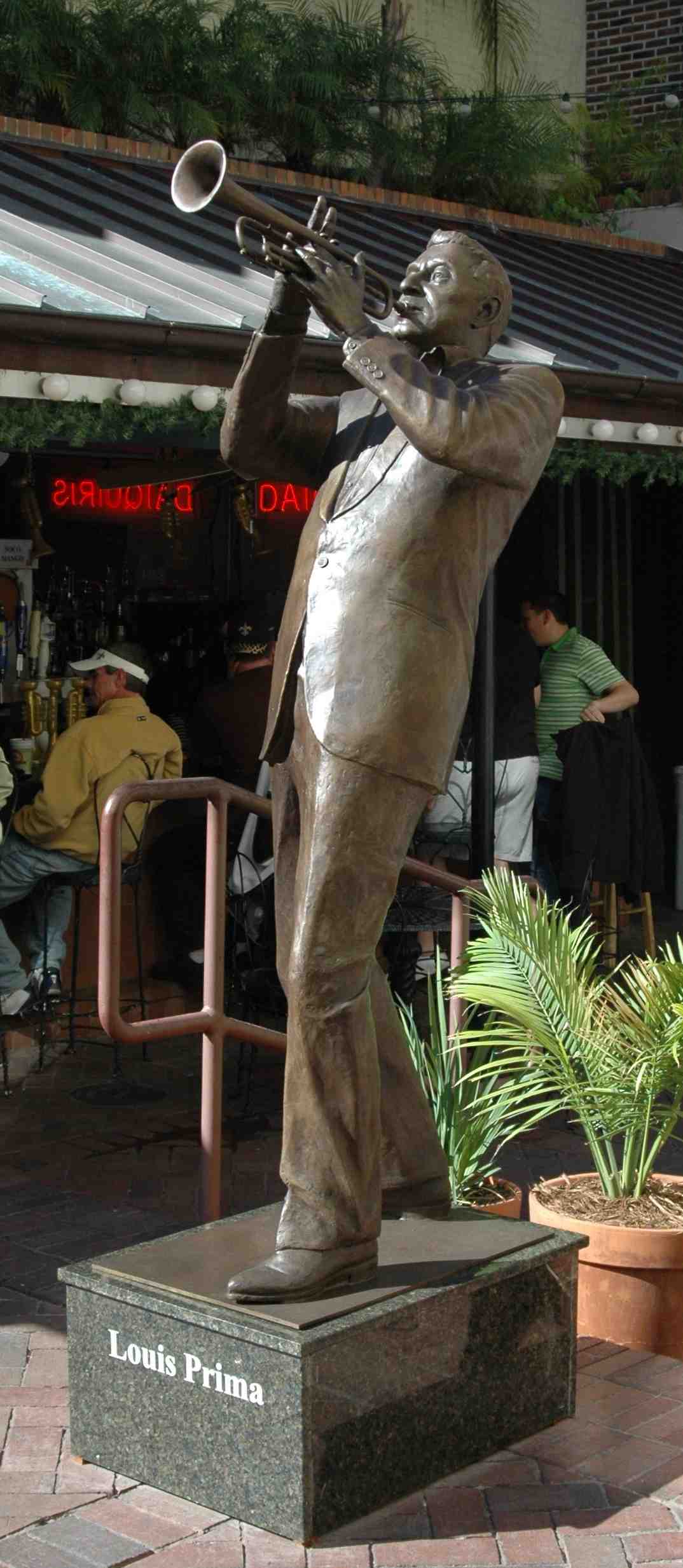 Louis-Prima statue